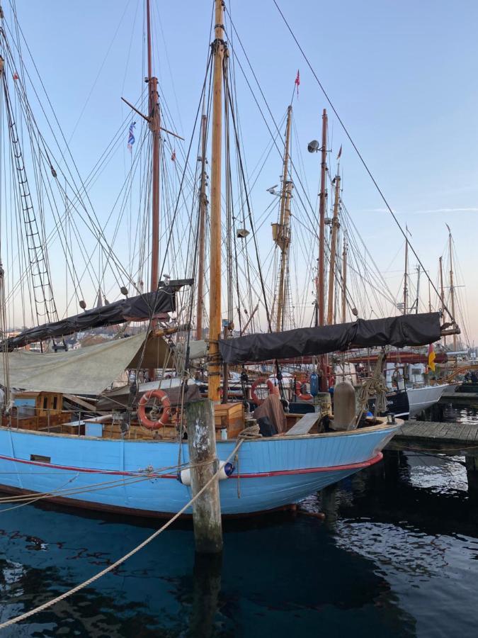 Zentrumsnahe Schoene Altbauwohnung Bis 4 Personen Flensburg Zewnętrze zdjęcie